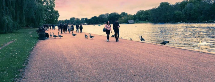 Hyde Park is one of London.