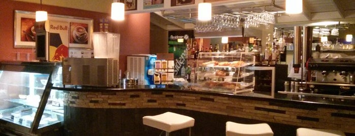 Caffé Bologna is one of Tempat yang Disukai @dondeir_pop.
