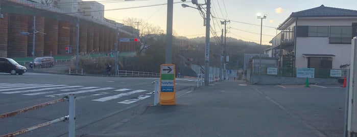 ファミリーマート 秀栄館町店 is one of ファミリーマート（八王子市）.