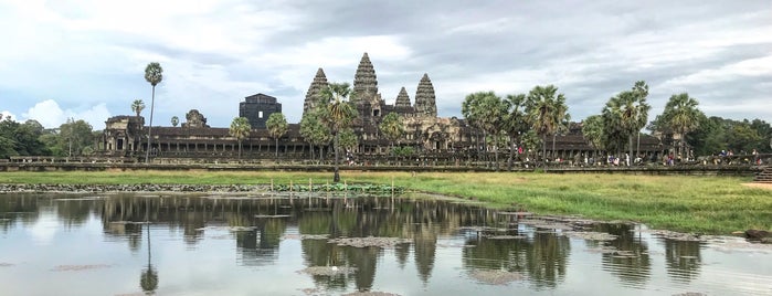 East Gate of Angkor Wat is one of Posti che sono piaciuti a Endel.