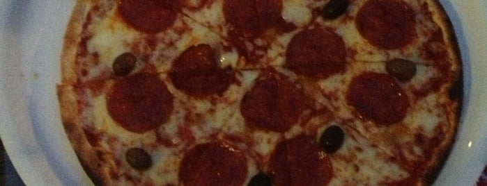 Mambo Pizza is one of Nadineさんのお気に入りスポット.