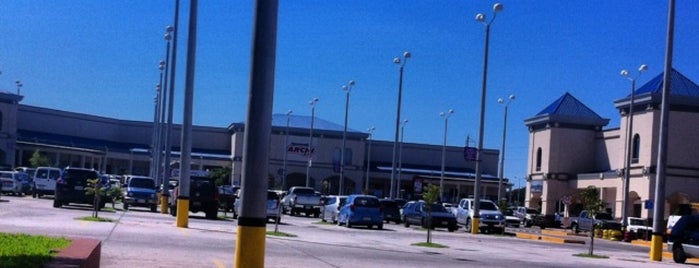 Pinedo Shopping is one of Tiendas.