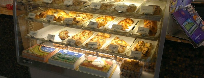 Hot Breads is one of Carlosさんのお気に入りスポット.