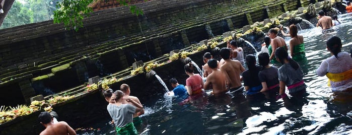 Pura Tirta Empul (Tirta Empul Temple) is one of Locais curtidos por Carolina.