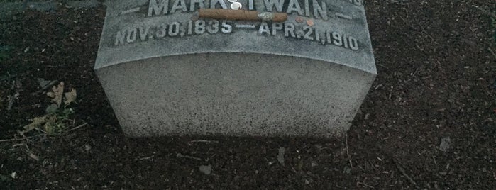Mark Twain's Grave is one of Lugares favoritos de AmberChella.