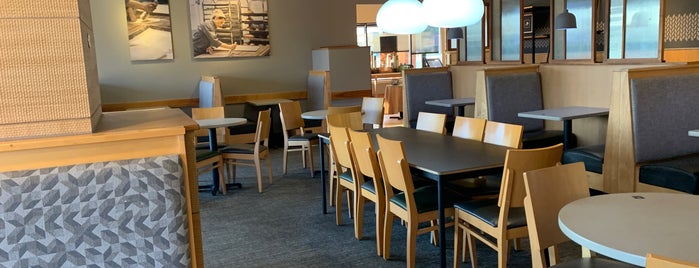 Panera Bread is one of Casual Dining.