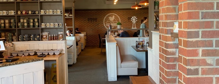 Egg Harbor Cafe is one of Wilmette.