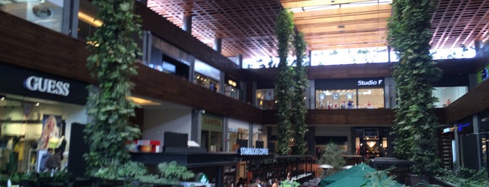 Luxury Hall is one of Centros comerciales.