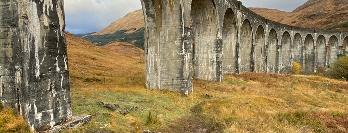 Glenfinnan is one of Skotsko.