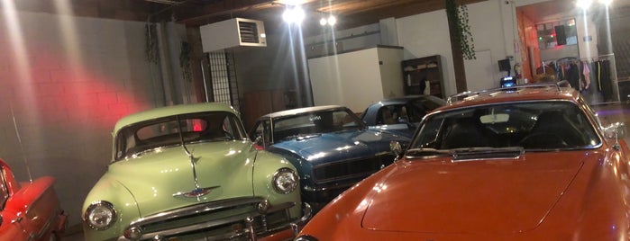 Classic Cars West is one of Lugares favoritos de Rodrigo.
