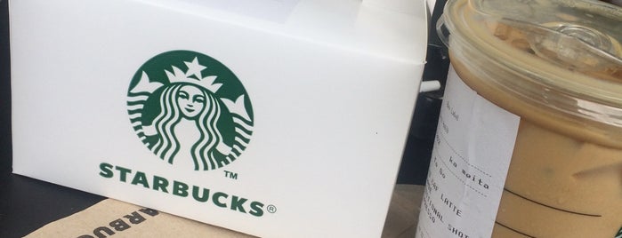 Starbucks is one of donnellさんのお気に入りスポット.