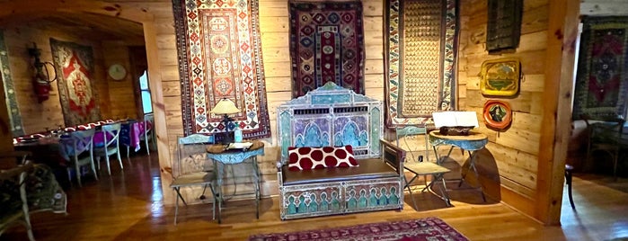 The Flying Carpet Cafe is one of Magnolia.