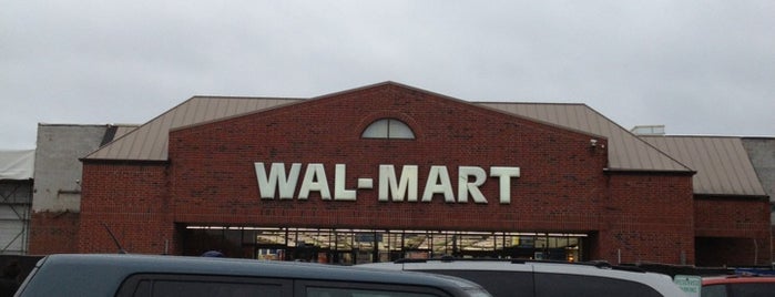 Walmart Supercenter is one of Lugares favoritos de Justin.