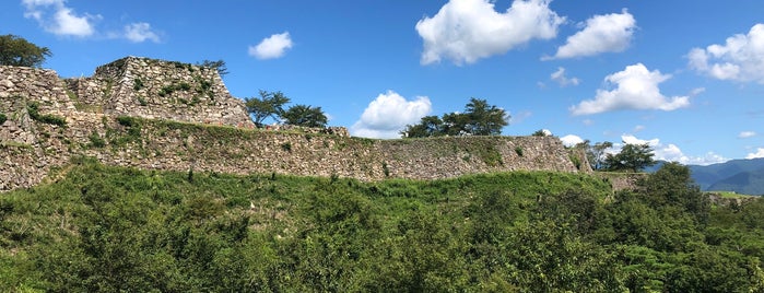 Takeda Castle Ruins is one of สถานที่ที่บันทึกไว้ของ Sada.