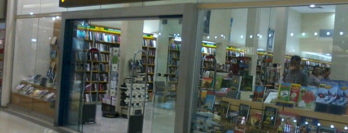 Livraria Saraiva is one of สถานที่ที่ Edson ถูกใจ.