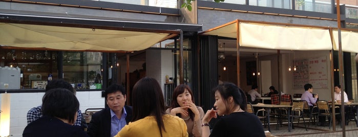 The Harvest LOUNGE BRISTO CAFE is one of 한국.