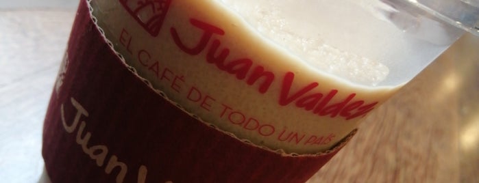 Juan Valdez Café is one of Buen combo de sitio!!!.