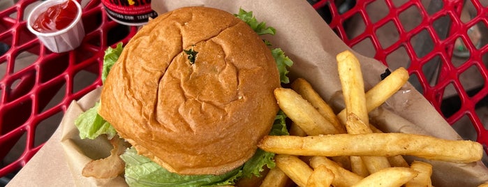 Teddy's Bigger Burgers is one of Oahu Love.