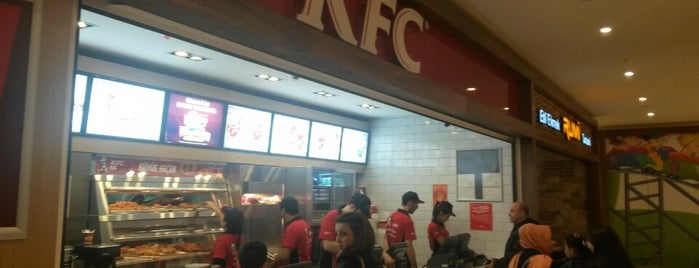 KFC is one of Locais curtidos por BILAL.