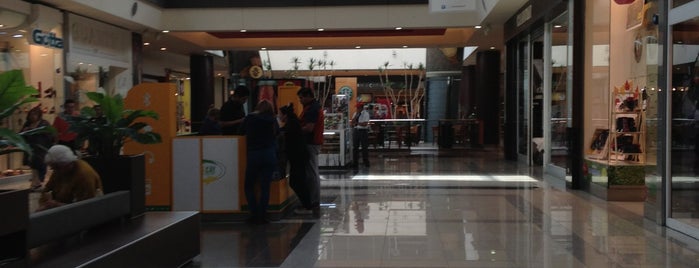 Mall Arauco Express Pajaritos is one of Centros Comerciales de Chile.