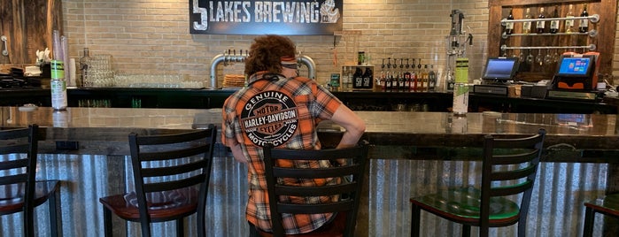 5 Lakes Brewing Co is one of Lugares favoritos de Dick.