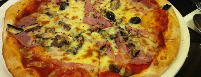Emporio Pizza & Pasta is one of สถานที่ที่ Jonathan ถูกใจ.