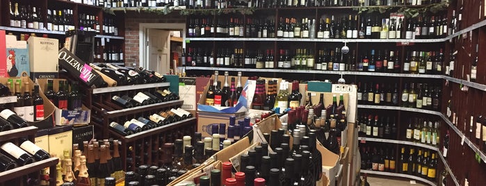 Absolute Wine & Spirits is one of Lugares guardados de Tina.