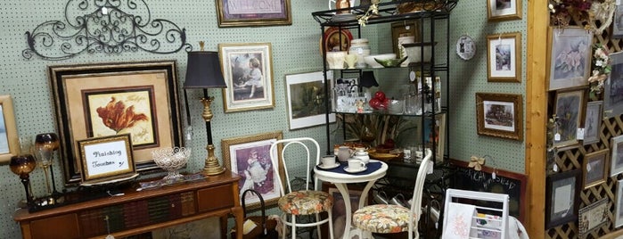 Country Classic Antiques is one of XNA Shopping in the 'Zarks.