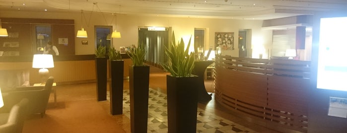 Sheraton Düsseldorf Airport Hotel is one of Rickard'ın Beğendiği Mekanlar.