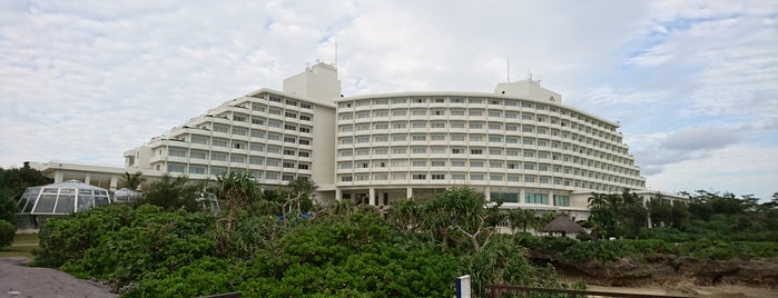 ANA InterContinental Manza Beach Resort is one of Tempat yang Disukai Rickard.