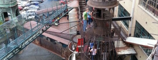 City Museum is one of What makes St. Louis AWESOME!!!.