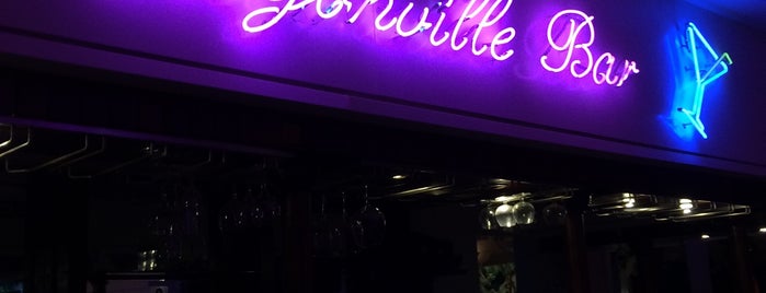 Begonville Bar is one of Lieux qui ont plu à FATOŞ.