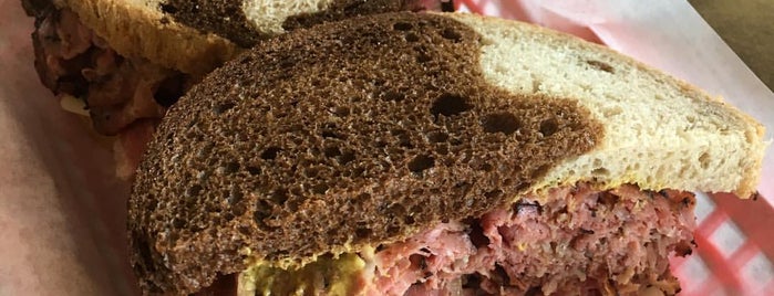 Ronnie Pastrami's Deli is one of Kimmie's Saved Places.