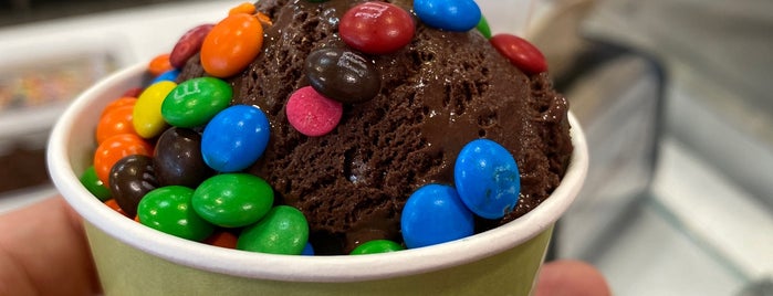 Carvel Ice Cream is one of Kandyce : понравившиеся места.