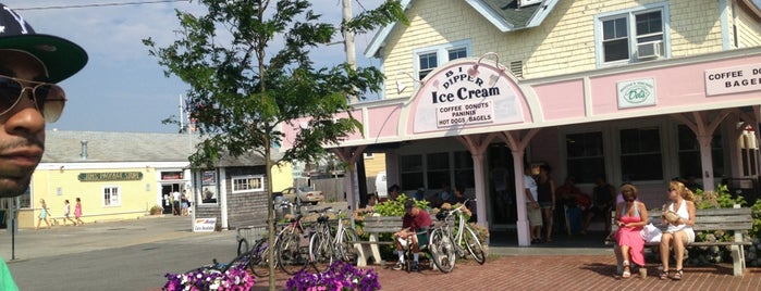 Big Dipper Ice Cream is one of สถานที่ที่ Ronnie ถูกใจ.