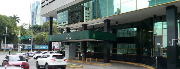 Edificio Plaza Credicorp Bank is one of สถานที่ที่ Dulce ถูกใจ.