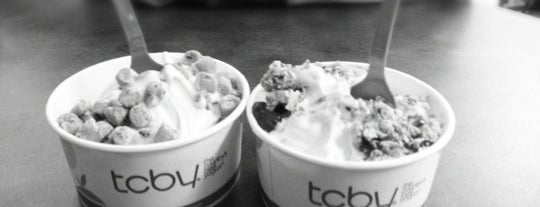 TCBY is one of Sandyさんのお気に入りスポット.