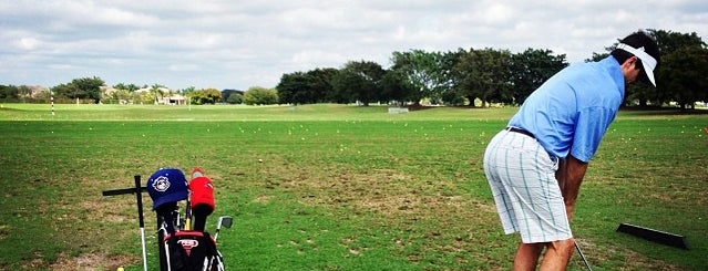 Heron Bay Driving Range is one of Nelson V.さんのお気に入りスポット.