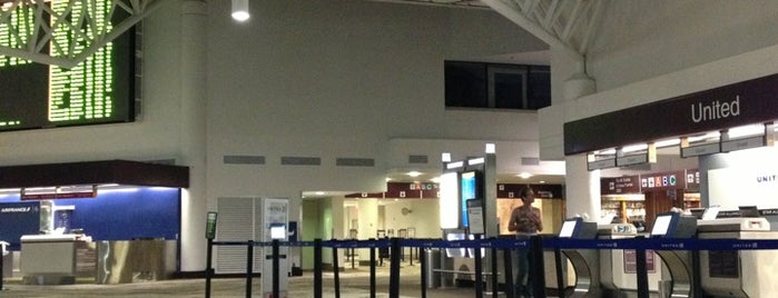 Aeroporto Internazionale di Nashville (BNA) is one of Airports I Have Been To.