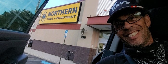 Northern Tool & Equipment is one of Lugares favoritos de Matt.