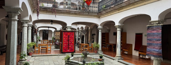 Biblioteca Pública Oaxaca is one of No dejes de visitarlos en Oaxaca.