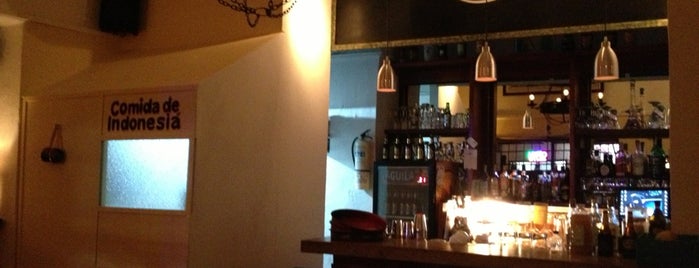 Saint Roque Cafe Pub is one of Cartagena.