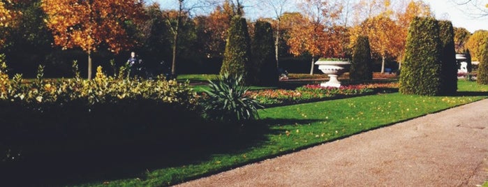 Regent's Park is one of London.