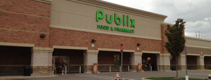 Publix is one of Locais curtidos por Bella.