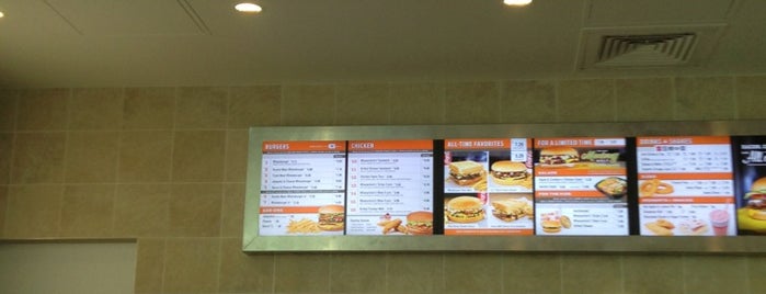 Whataburger is one of Ailieさんのお気に入りスポット.