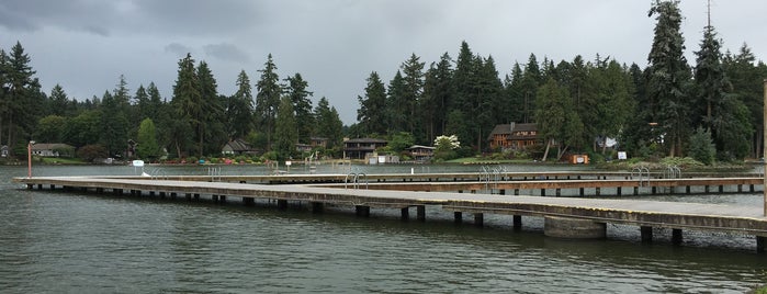 Lake Grove Swim Park is one of สถานที่ที่ Rosana ถูกใจ.