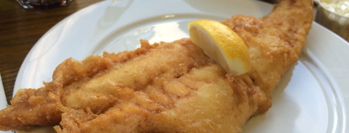 Baileys Fish & Chips is one of Bさんのお気に入りスポット.