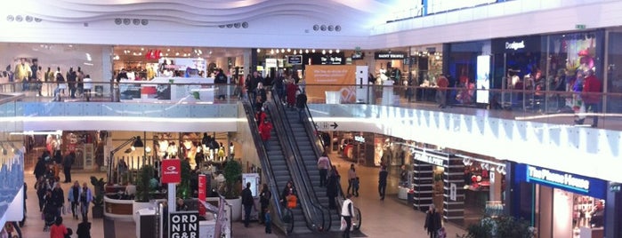 Täby Centrum Shopping is one of christopher 님이 좋아한 장소.