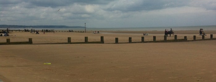 Dymchurch Beach is one of Aniya'nın Beğendiği Mekanlar.