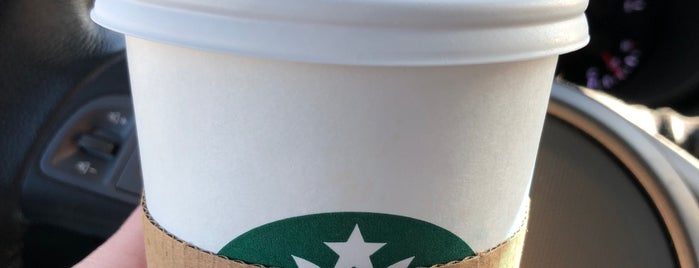 Starbucks is one of Lieux qui ont plu à Sandra.